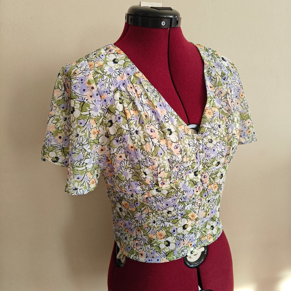 Promesa Women's Blouse Cropped Floral V Neck Button Front Smocked Small Top‎